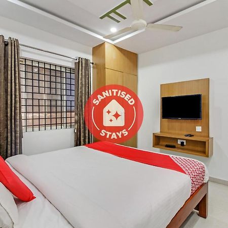 Oyo 28303 Yesh Comforts Hotel Madikeri Bagian luar foto