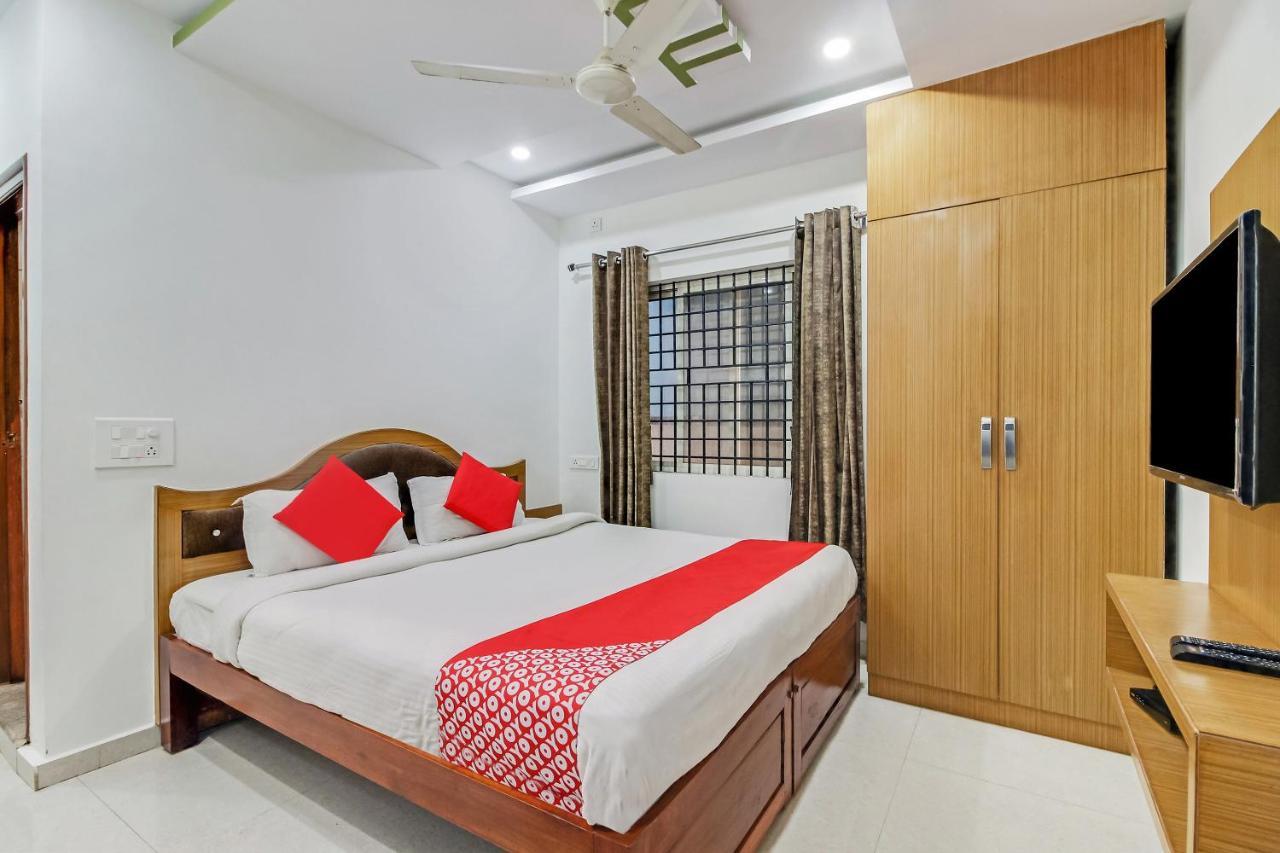 Oyo 28303 Yesh Comforts Hotel Madikeri Bagian luar foto