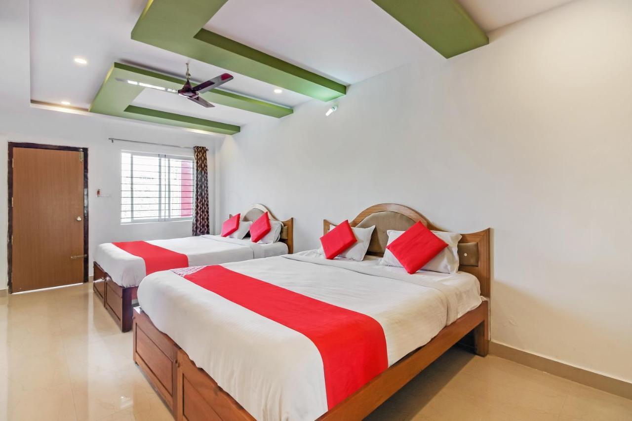 Oyo 28303 Yesh Comforts Hotel Madikeri Bagian luar foto