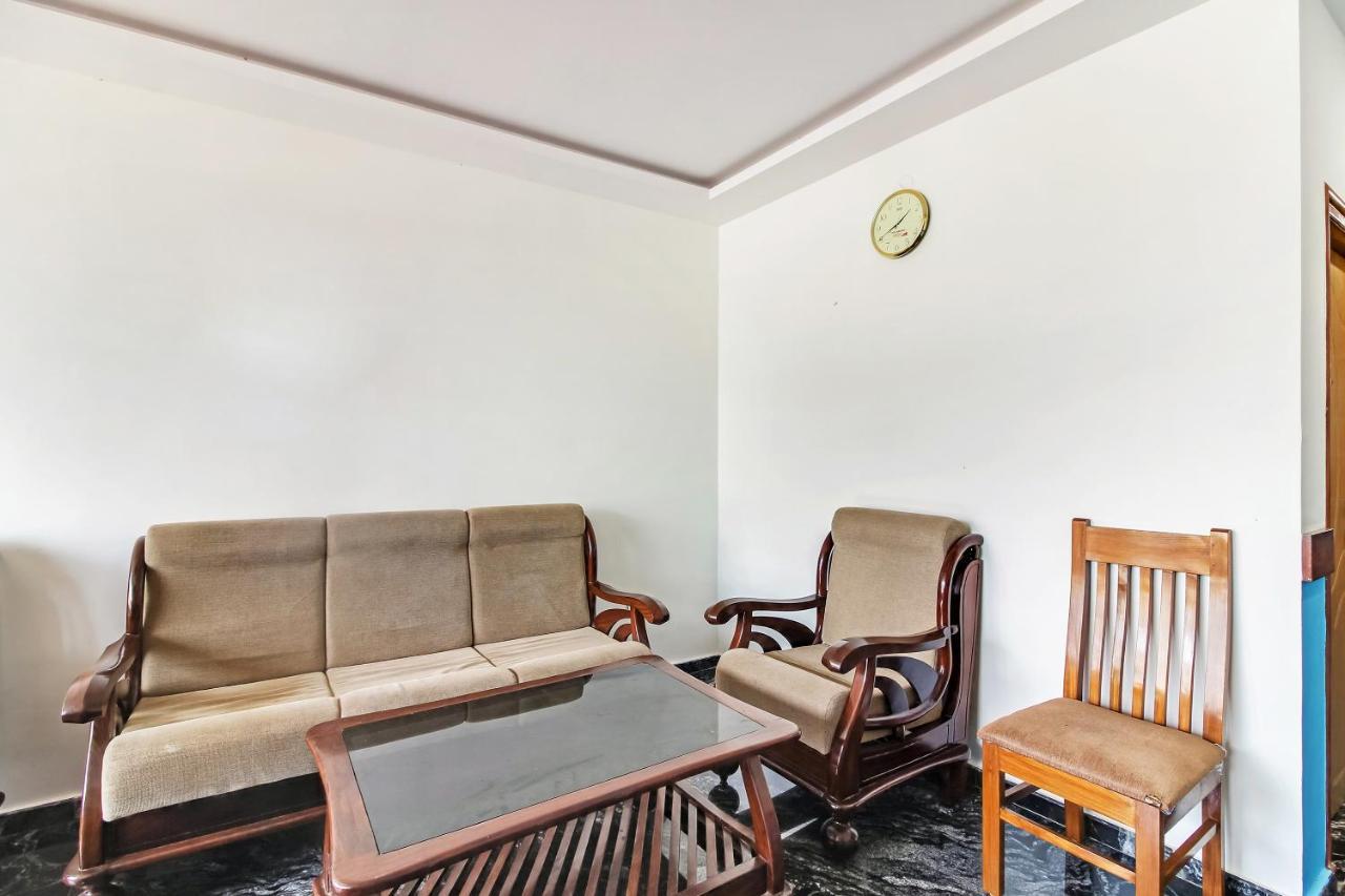 Oyo 28303 Yesh Comforts Hotel Madikeri Bagian luar foto