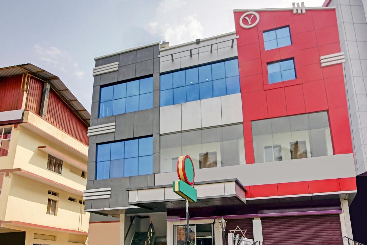 Oyo 28303 Yesh Comforts Hotel Madikeri Bagian luar foto