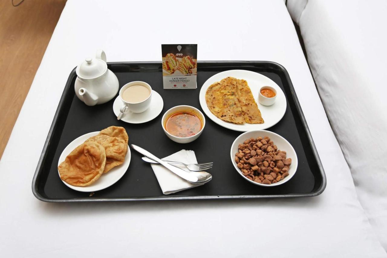 Oyo 28303 Yesh Comforts Hotel Madikeri Bagian luar foto